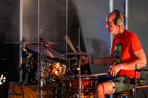 XX Był Sobie Blues: Clappton - A Tribute To Eric Clapton - Na scenie grający perkusista zespołu Clappton - Robert Winczowski