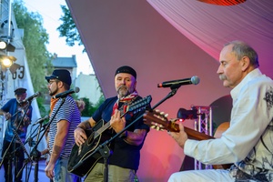 Szanty na Starówce: Kliper Marzenie, North Cape - Na scenie występ zespołu Kliper Marzenie