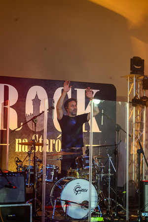 Rock na Starówce - Na scenie stojący za perkusją Sebastian Mnich
