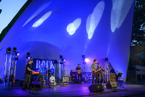 Rock na Starówce - Na scenie występujący zespół Jarka Tuckiego.