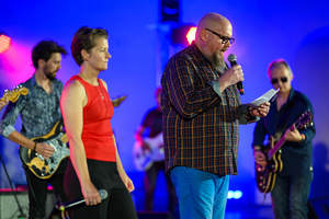 Rock na Starówce - Na scenie wszyscy zaproszeni do udziału w koncercie wokaliści we wspólnej piosence na finał