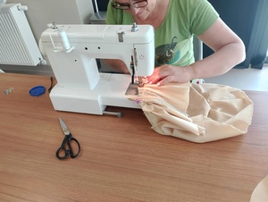 Twoja poduszka ZAFU - Uczestniczka podczas warsztatów