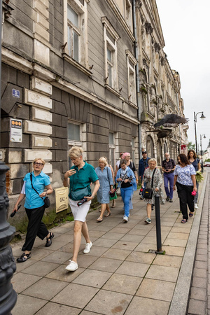 Skoki przez epoki - jak poznawać czas po stylach i detalach architektonicznych? - Uczestnicy podczas spaceru