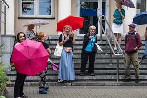Skoki przez epoki - jak poznawać czas po stylach i detalach architektonicznych? - Uczestnicy podczas spaceru