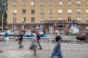 Skoki przez epoki - jak poznawać czas po stylach i detalach architektonicznych? - Uczestnicy podczas spaceru