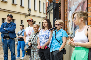 Skoki przez epoki - jak poznawać czas po stylach i detalach architektonicznych? - Uczestnicy podczas spaceru