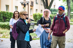 Skoki przez epoki - jak poznawać czas po stylach i detalach architektonicznych? - Uczestnicy podczas spaceru