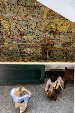 Odmienne lecz codzienne - mozaiki, ceramika i rzeźby, bez których miasto nie byłoby sobą - Uczestnicy podczas spaceru