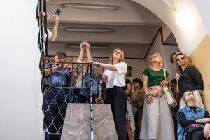 Odmienne lecz codzienne - mozaiki, ceramika i rzeźby, bez których miasto nie byłoby sobą - Uczestnicy podczas spaceru