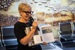 Wycieczka szlakiem małopolskiej ceramiki - Barbara Bułdys podczas wycieczki