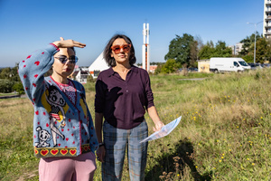 montaż ceramiki na tarasie widokowym - Uczestnicy podczas przygotowań do montażu