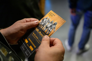 Koncert: Walk Away / Jazzowa jesień w TCK - Publiczność przed koncertem w Kinie Marzenie – wejście, hol i oczekiwanie na rozpoczęcie.