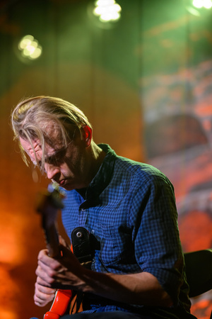 Koncert: Zaduszki - Damian Ukeje - Filip Jurczyszyn na scenie Piwnic TCK.