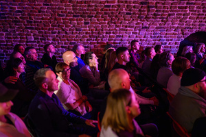 Koncert: Zaduszki - Damian Ukeje - Publiczność podczas koncertu zaduszkowego w Piwnicach TCK