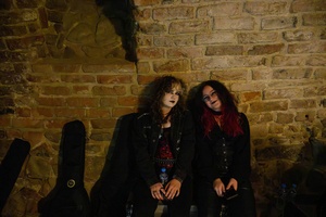 Koncert S.M.Rock - Backstage - uczniowie przygotowują się do występu na scenie.