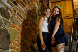 Koncert S.M.Rock - Backstage - uczniowie przygotowują się do występu na scenie.