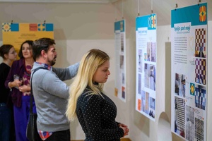 Wernisaż wystawy „Płytka Tarnowska” - Uczestnicy podczas wernisażu