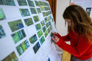 Wernisaż wystawy „Płytka Tarnowska” - Uczestnicy podczas wernisażu