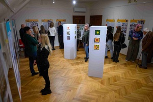 Wernisaż wystawy „Płytka Tarnowska” - Uczestnicy podczas wernisażu