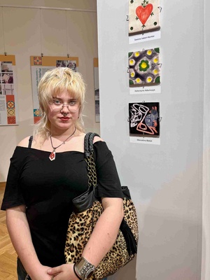Wernisaż wystawy „Płytka Tarnowska” - Uczestniczka projektu z autorską płytką