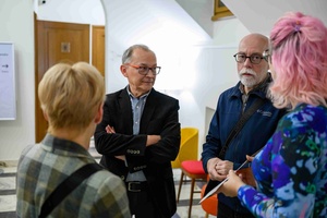 Wernisaż wystawy „Płytka Tarnowska” - Uczestnicy podczas wernisażu