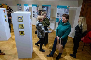 Wernisaż wystawy „Płytka Tarnowska” - Uczestnicy podczas wernisażu