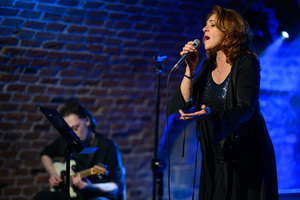 Koncert: Agnieszka Hekiert - Magia Świąt - Muzycy występujący na scenie.