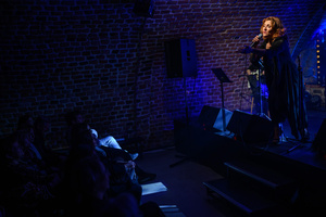 Koncert: Agnieszka Hekiert - Magia Świąt - Muzycy występujący na scenie.