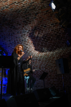 Koncert: Agnieszka Hekiert - Magia Świąt - Muzycy występujący na scenie.