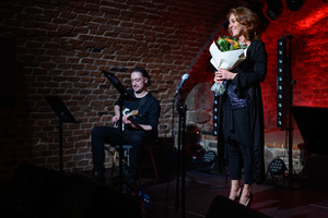 Koncert: Agnieszka Hekiert - Magia Świąt - Muzycy występujący na scenie.