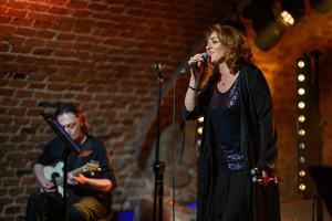 Koncert: Agnieszka Hekiert - Magia Świąt - Muzycy występujący na scenie.