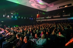 Koncert: Daria ze Śląska - Publiczność zasłuchana w koncercie Darii ze Śląska