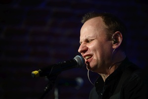 Benefis Bartka Szułakiewicza - Paweł Mazur na scenie podczas koncertu.