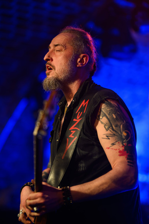 Koncert: The Bad Tales - Paweł „Muzzy” Mikosz  - basista The Bad Tales podczas koncertu w Piwnicach TCK