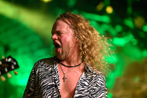 Koncert: The Bad Tales - Maksymilian Kwapień - wokalista The Bad Tales podczas koncertu w Piwnicach TCK