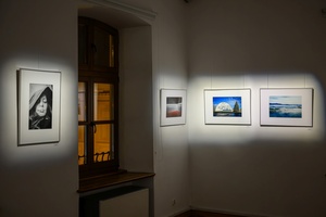 Wystawa: w cyklu Wernisaże Dzień po Dniu - Fotografie prezentowane na wystawie.