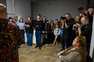 Wystawa: w cyklu Wernisaże Dzień po Dniu - Publiczność wernisażu.