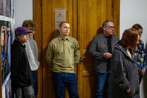 Wystawa: w cyklu Wernisaże Dzień po Dniu - Autorzy wystawy w trakcie przemowy.