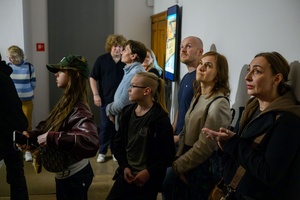 Wystawa: w cyklu Wernisaże Dzień po Dniu - Publiczność wernisażu.