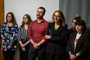 Wystawa: w cyklu Wernisaże Dzień po Dniu - Autorzy wystawy w trakcie przemowy.