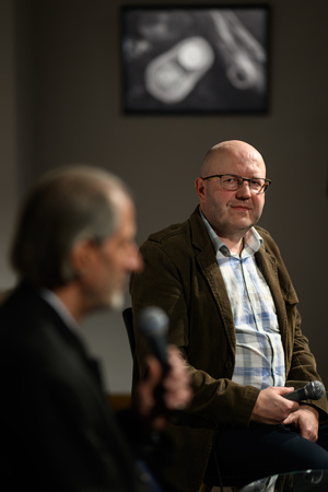 Wystawa: Rozważania nad istotą czasu - Autor Marek Kucharczyk i Tomasz Sobczak w trakcie spotkania.