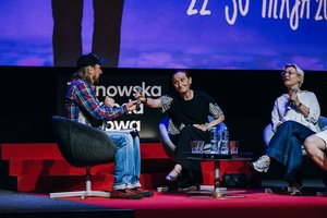 40. TNF: Dzień 4 (25.05.26) - Na scenie Marzenia spotkanie z twórcami filmu "Miłe kobiety", które poprowadził Ryszard Jaźwiński
