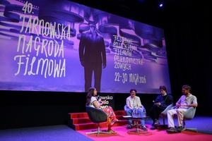 40. TNF: Dzień 8 (29.05.26) - Na scenie Marzenia Kaja Łuczyńska i reżyserzy Jakub Prysak („Bez reszty” ), Wojtek Węglarz („Bloodline”)  i Paweł J.J. Modzelewski („O Świecenie!”) podczas spotkania z publicznością po projekcji krótkich metraży