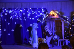 Wychowankowie z Przedszkola Nr 18 w Tarnowie podczas Jasełek w Domu Kultury.