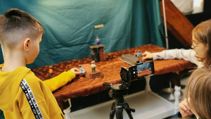 Plakat: Wakacje z otwARTą Pracownią Sztuk Wizualnych - Animacja poklatkowa