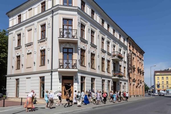 DKW: Spójrz pod nogi - opowieści z poziomu tarnowskich posadzek