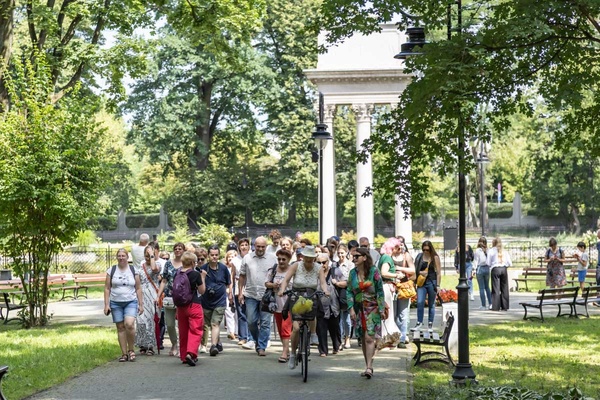 DKW: Odmienne lecz codzienne - mozaiki, ceramika i rzeźby, bez których miasto nie byłoby sobą